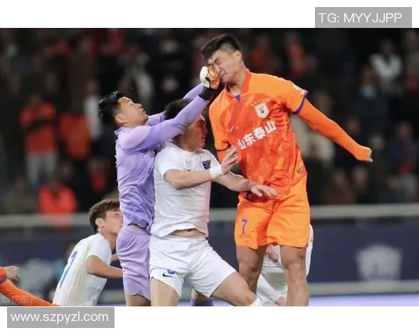 鲁能与恒大激战正酣比分悬念不断球迷期待精彩瞬间再续经典对决 鲁能与恒大激战正酣比分悬念不断球迷期待精彩瞬间再续经典对决